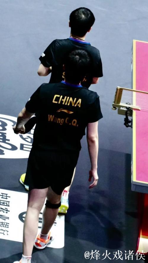 孙颖莎脚踝伤情曝光,王楚钦情况更为严重 孙颖莎脚踝伤情曝光,王楚钦情况更为严重